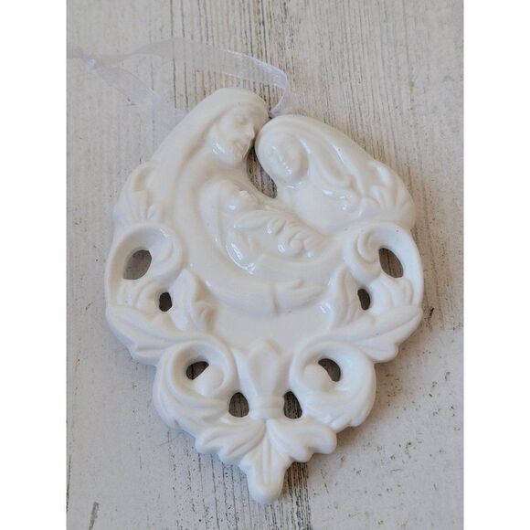 Ceramic white nativity scene Jesus Mary Joseph ornament Xmas decor - Picture 1 of 5